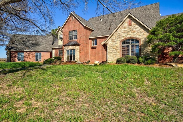 view of front of home with a front lawn