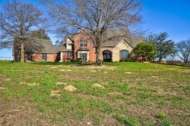 view of front of property with a front yard