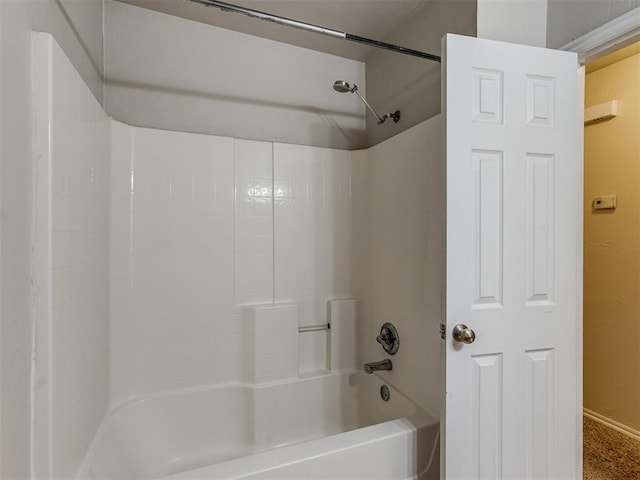 bathroom with tub / shower combination