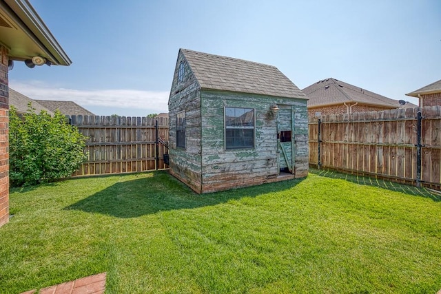 view of outdoor structure featuring a yard