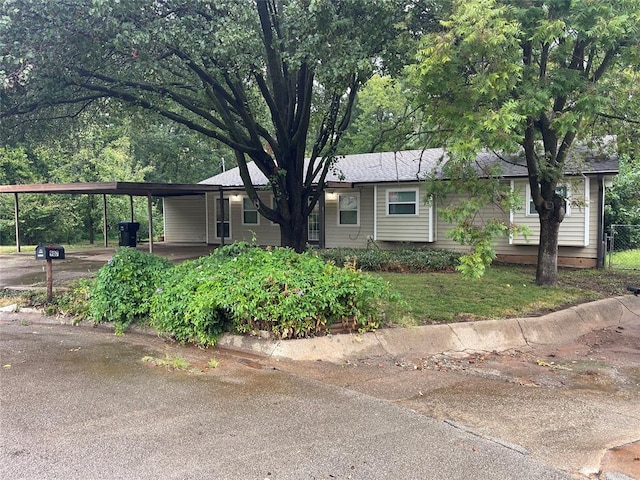 view of front facade featuring a carport