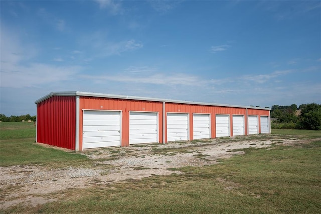 garage featuring a lawn