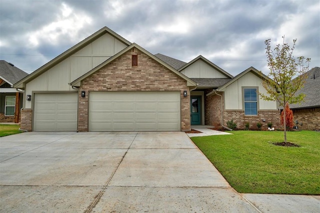 craftsman house featuring a front yard and a garage