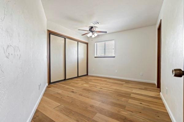 unfurnished bedroom featuring ceiling fan and light wood-type flooring