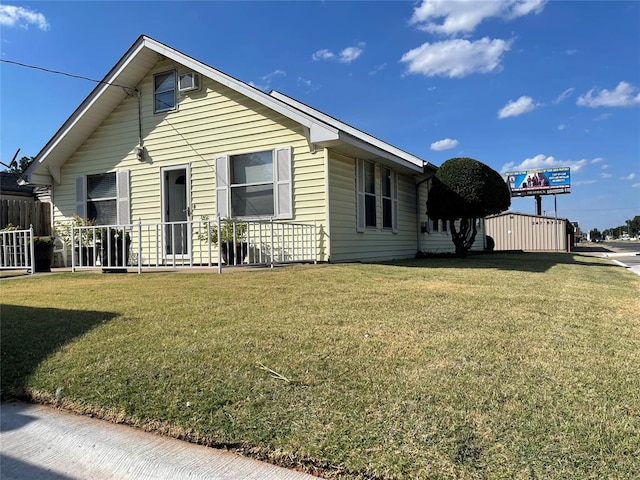 view of front of house featuring a front yard