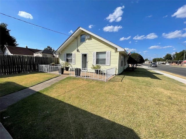 view of front of house featuring a front yard