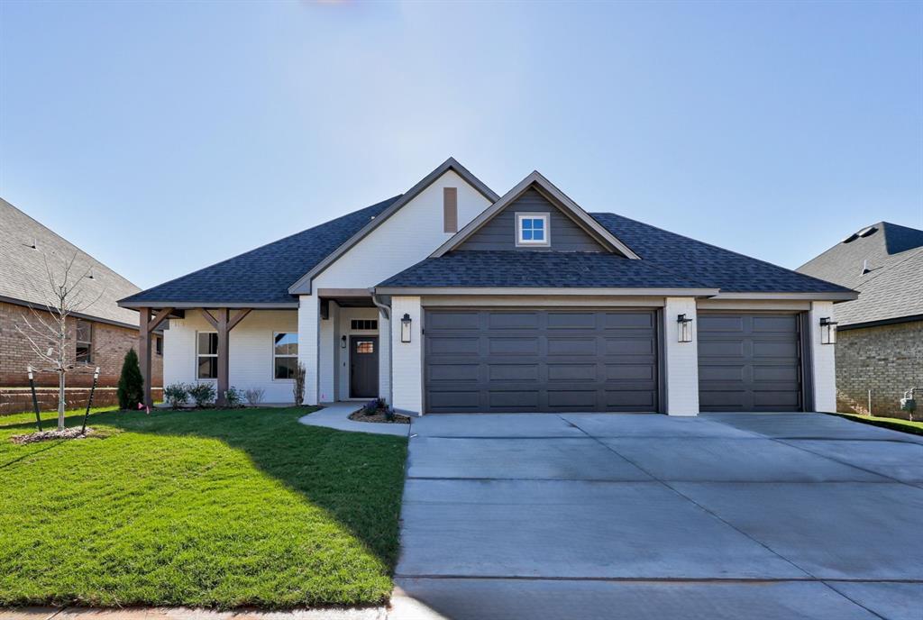 view of front of house with a front lawn and a garage