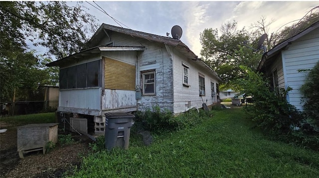 618 S Wewoka Ave, Wewoka, OK 74884 - property exterior at dusk featuring a sunroom