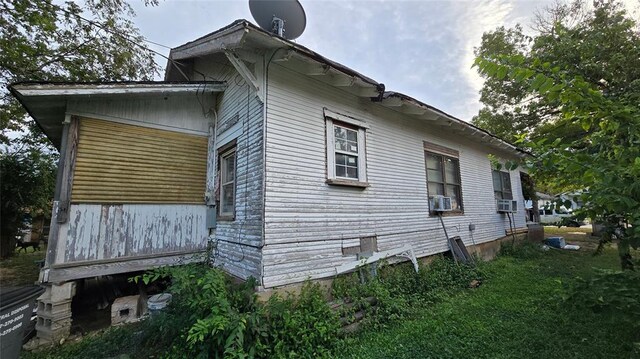 618 S Wewoka Ave, Wewoka, OK 74884 - view of home's exterior with cooling unit