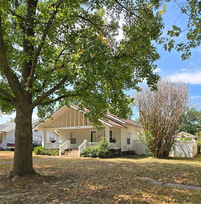 view of front of property featuring covered porch