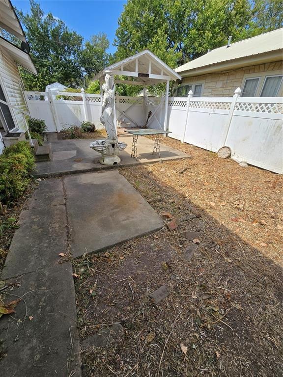 view of yard with a patio