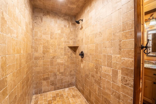 bathroom featuring a tile shower