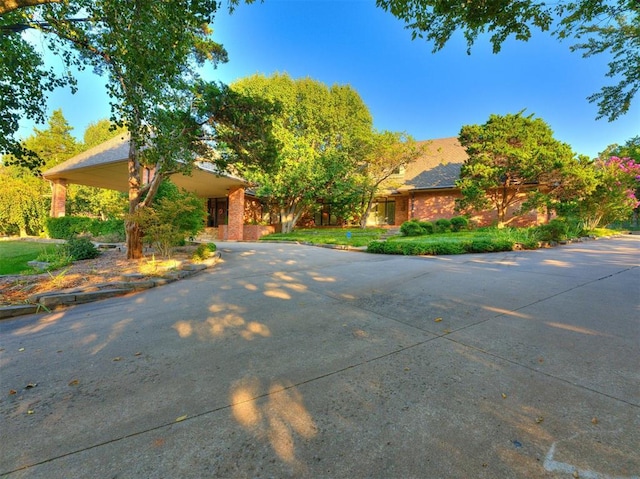 view of front of house featuring driveway