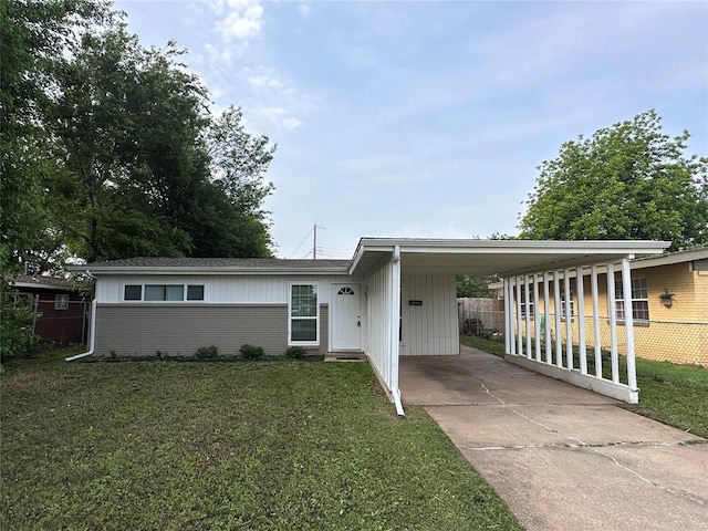 view of front of house with a carport and a front lawn