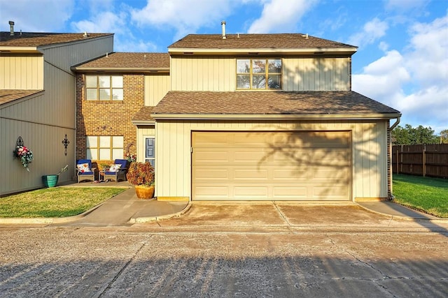 view of front facade featuring a garage