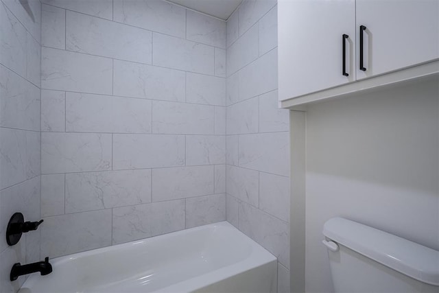 full bathroom featuring toilet and shower / bathtub combination