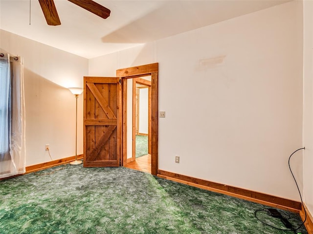 unfurnished room featuring ceiling fan and carpet