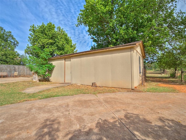 view of side of home featuring an outdoor structure