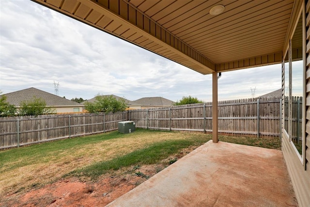 view of yard with a patio