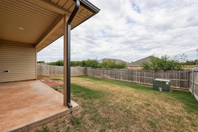 view of yard featuring a patio