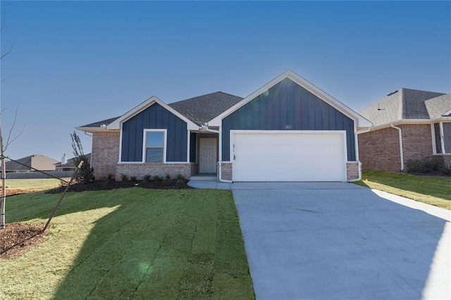 view of front facade with a garage and a front lawn