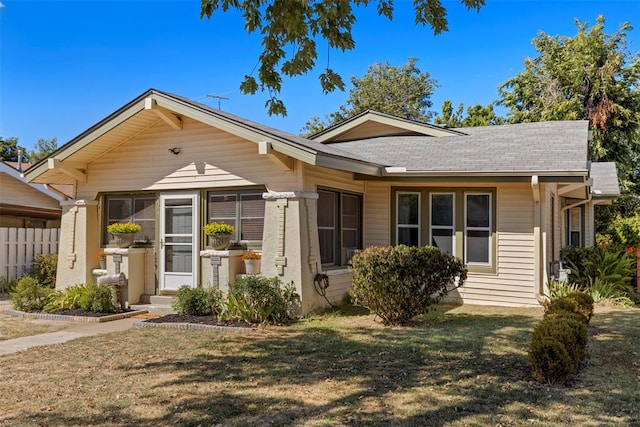 view of front of house featuring a front yard