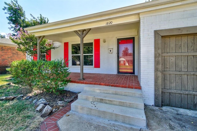 entrance to property featuring a porch