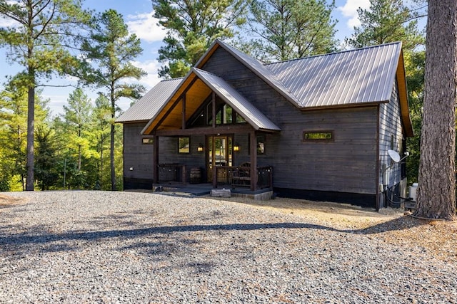 view of front of property featuring a porch