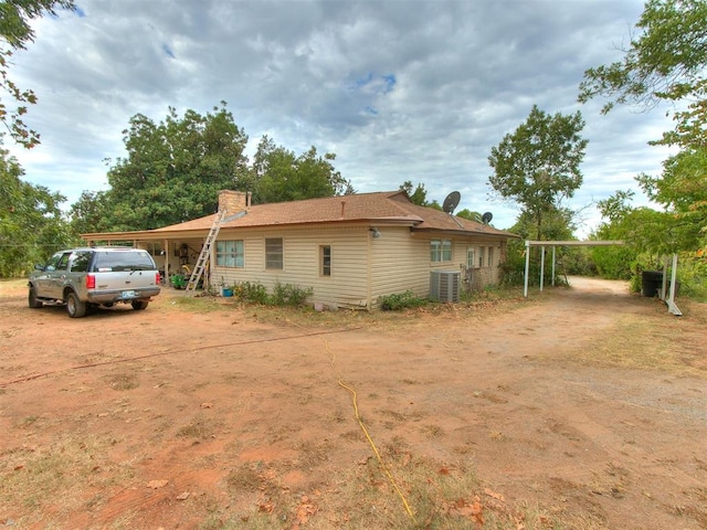 view of front of home with central AC and a carport