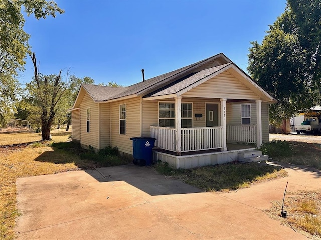 view of front of property featuring a porch