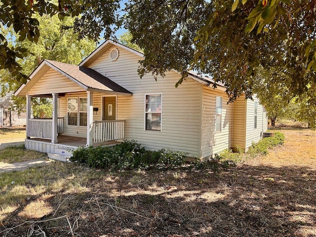 view of front of property featuring a porch