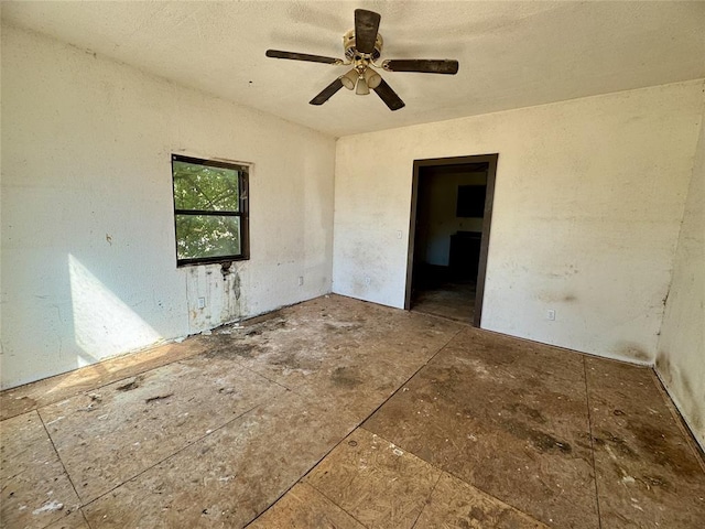 empty room featuring ceiling fan