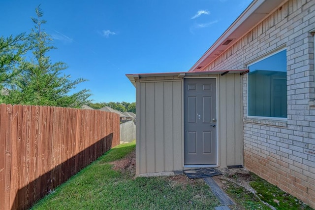 view of outdoor structure with a yard