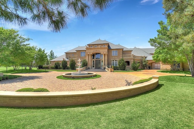 view of front of house featuring a front lawn