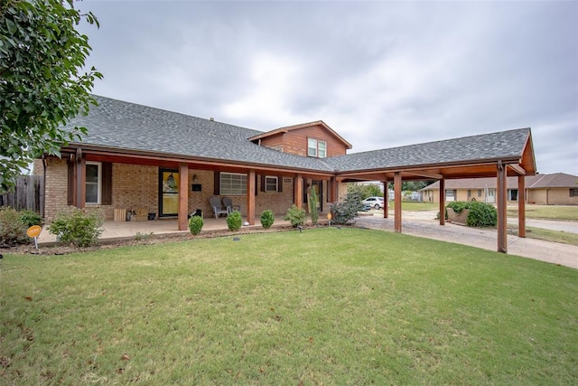 view of front of house featuring a front yard