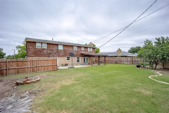 view of yard featuring a patio area