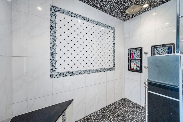 bathroom featuring tiled shower