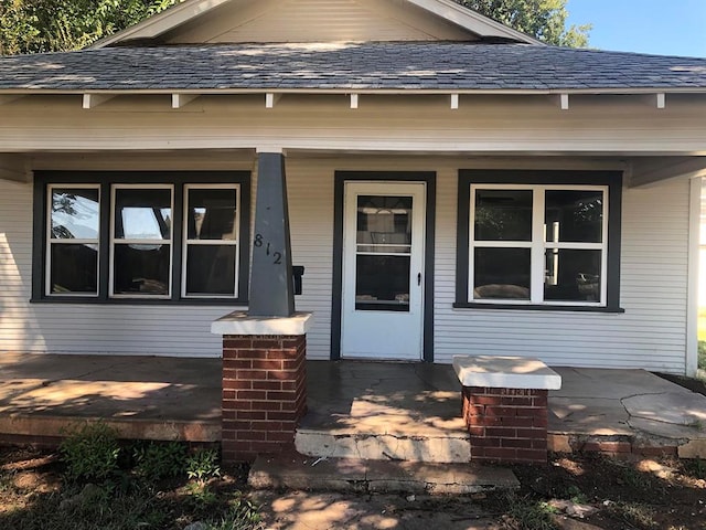 entrance to property featuring a porch