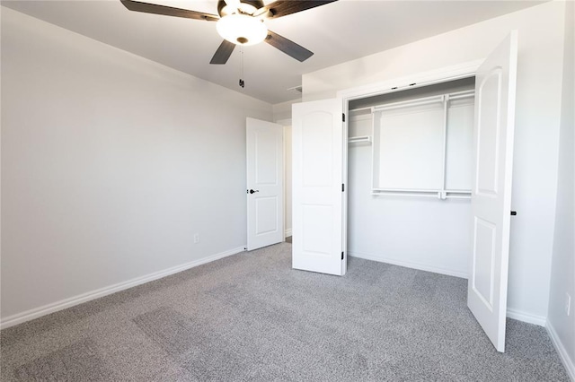 unfurnished bedroom featuring a ceiling fan, a closet, baseboards, and carpet flooring