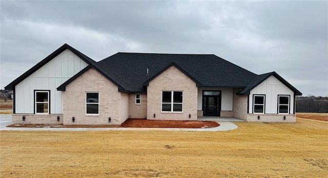 modern inspired farmhouse with a front yard