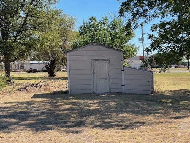 view of outbuilding featuring a lawn