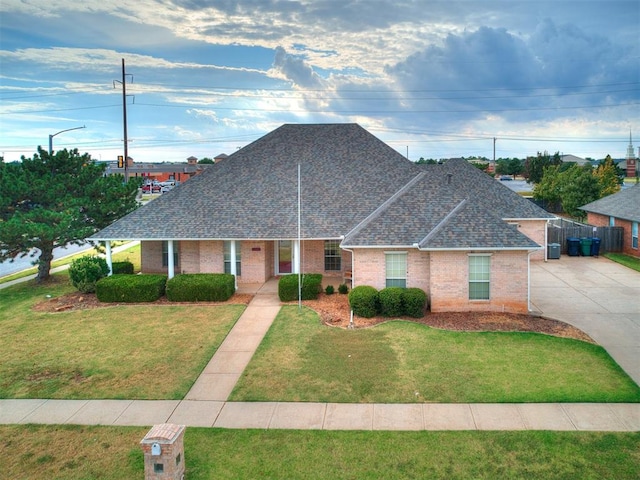 ranch-style home featuring a front lawn