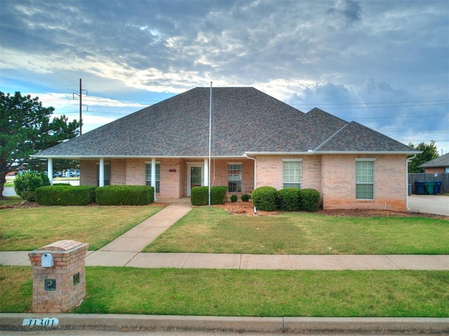 single story home featuring a front lawn