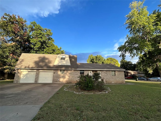 view of front of house featuring a front yard and a garage