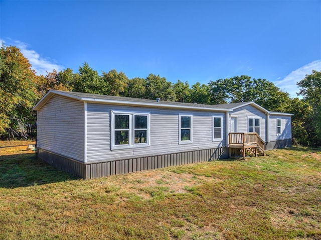 view of front of house with a front lawn