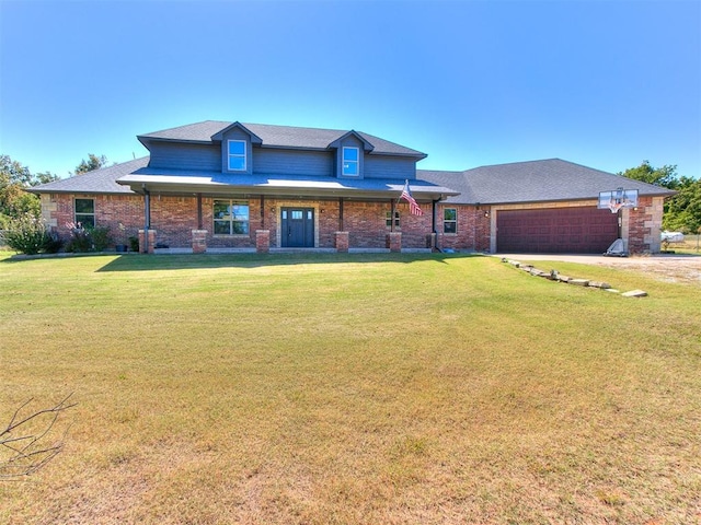 view of front facade featuring a front yard and a garage