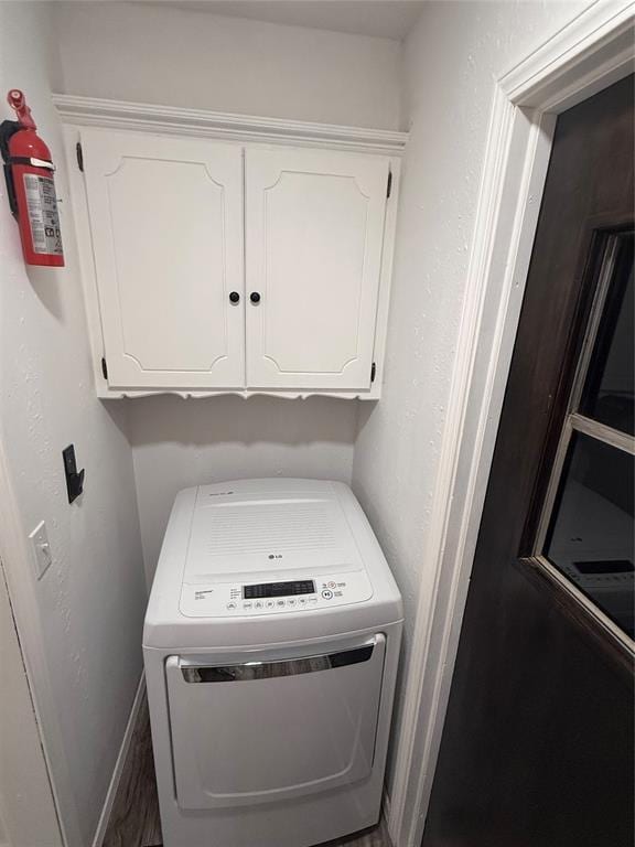 laundry area featuring cabinets and washer / dryer