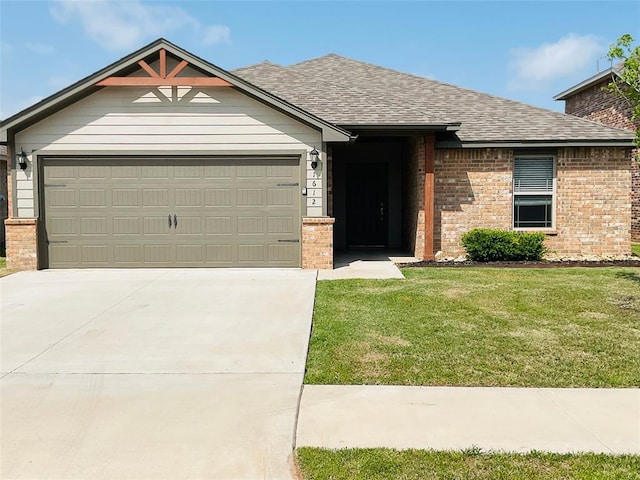 view of front of house featuring a front lawn and a garage