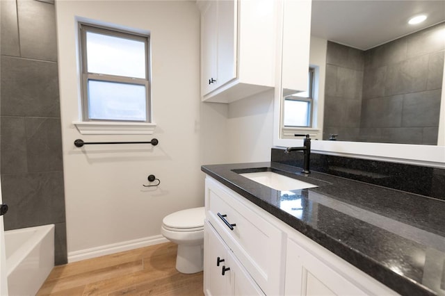 full bath featuring baseboards, toilet, wood finished floors, vanity, and recessed lighting