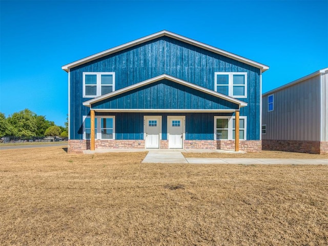 view of front of house with a front yard and covered porch